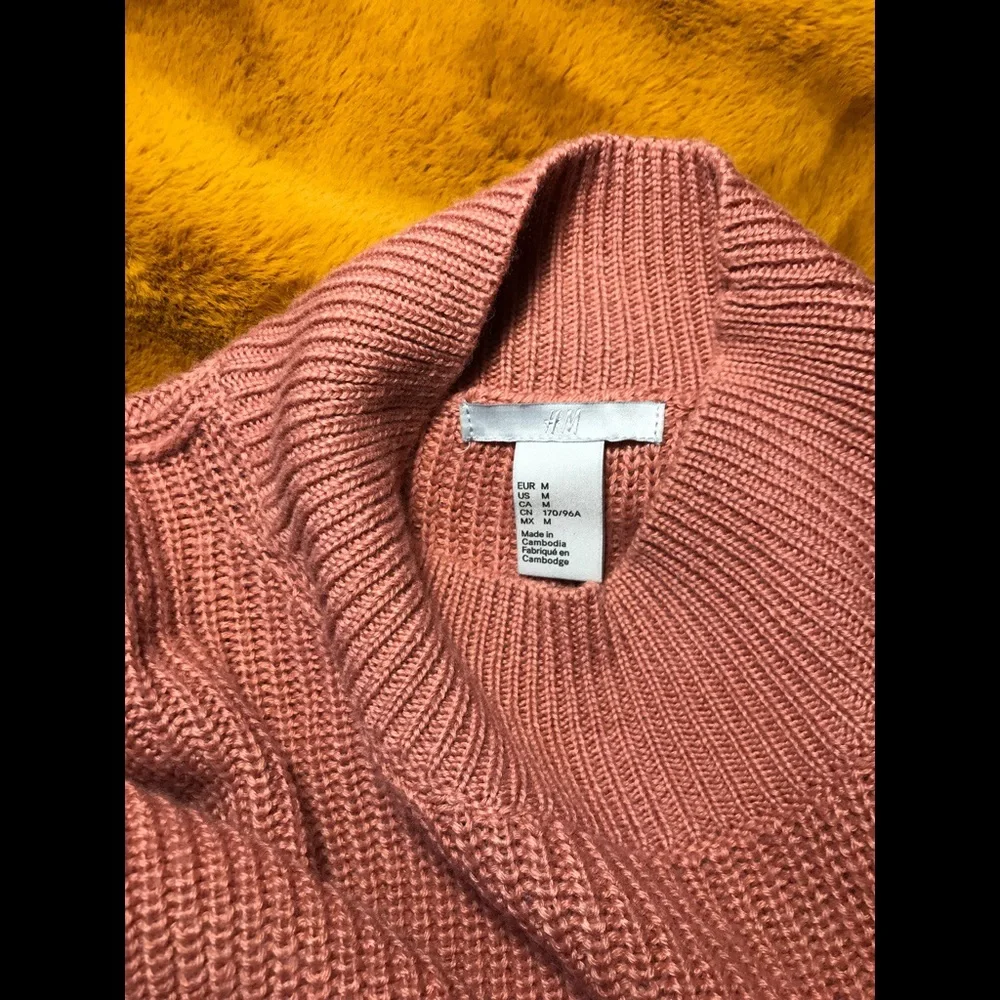 H&M • Pink Sweater - Picture 5 of 9